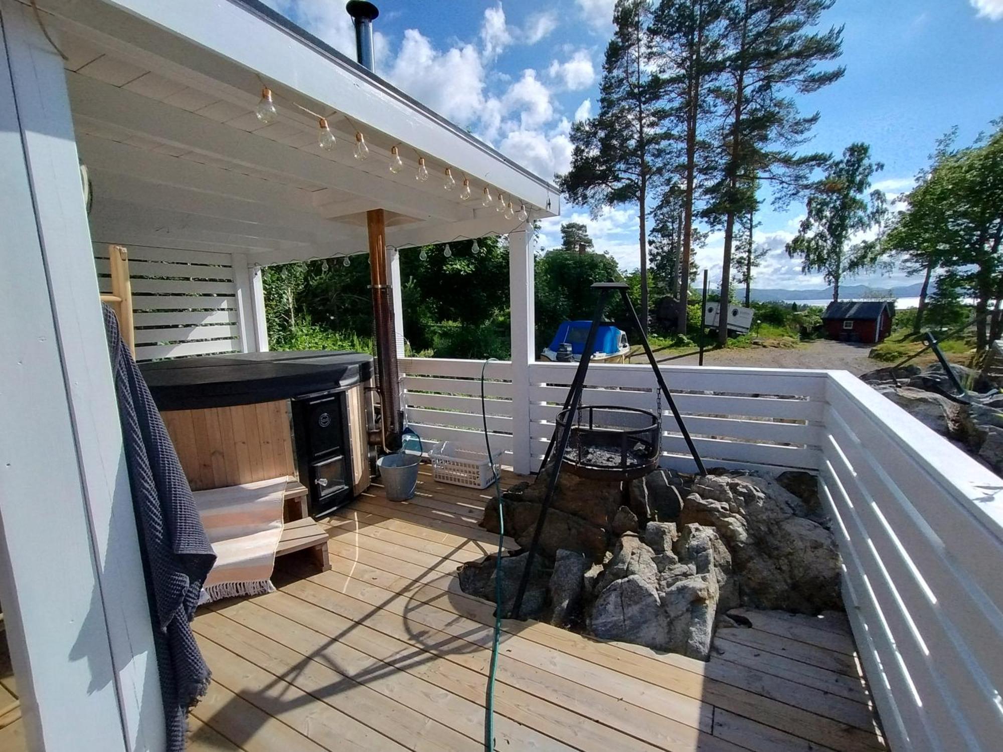 Koselig Liten Med Hyggelig Uteplass Lejlighed *