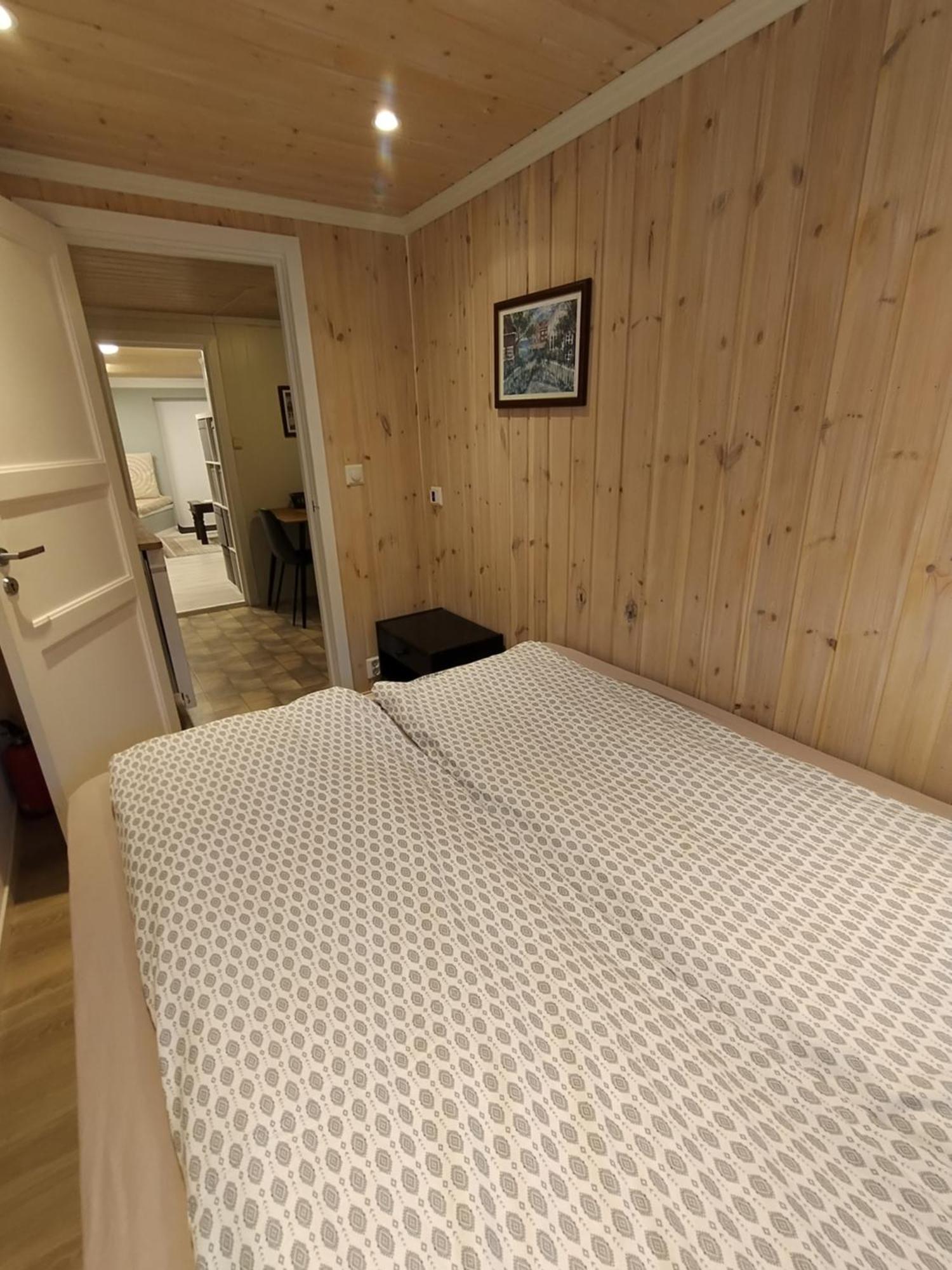 Koselig Liten Med Hyggelig Uteplass Lejlighed *